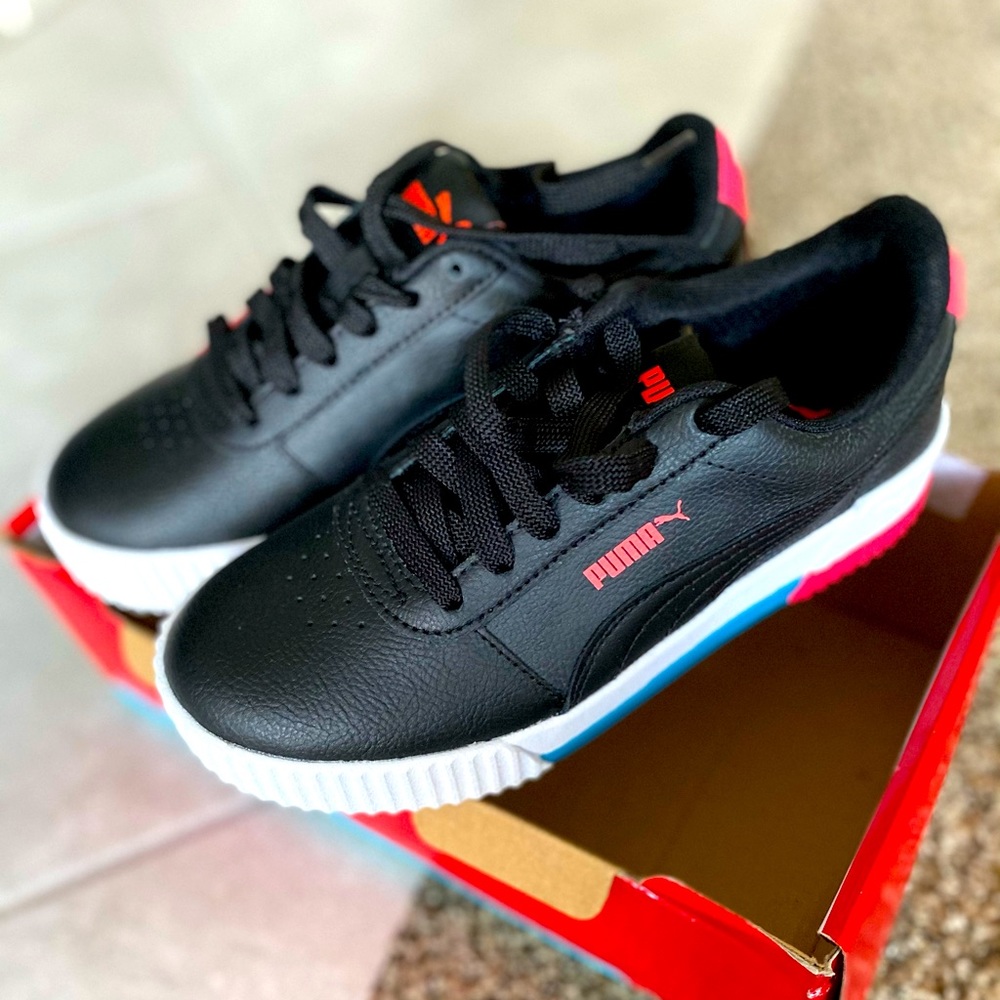 Puma Carina Sneakers - Women’s 6